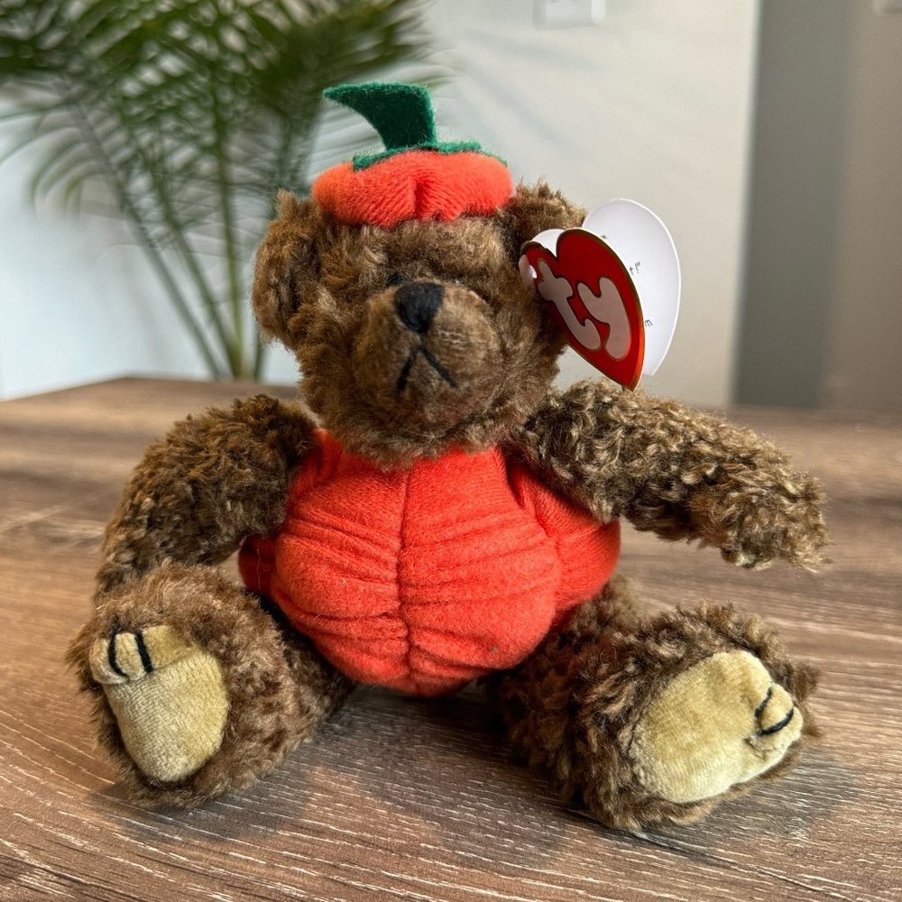 Ty Beanie Babies Attic Treasures Peter "Trick or Treat" Pumpkin Bear.